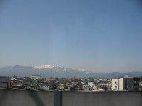 Pohled na hory ze Shinkansenu