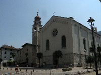 Kostel v msteku Dro
