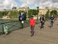 Jana na most ped Louvrem